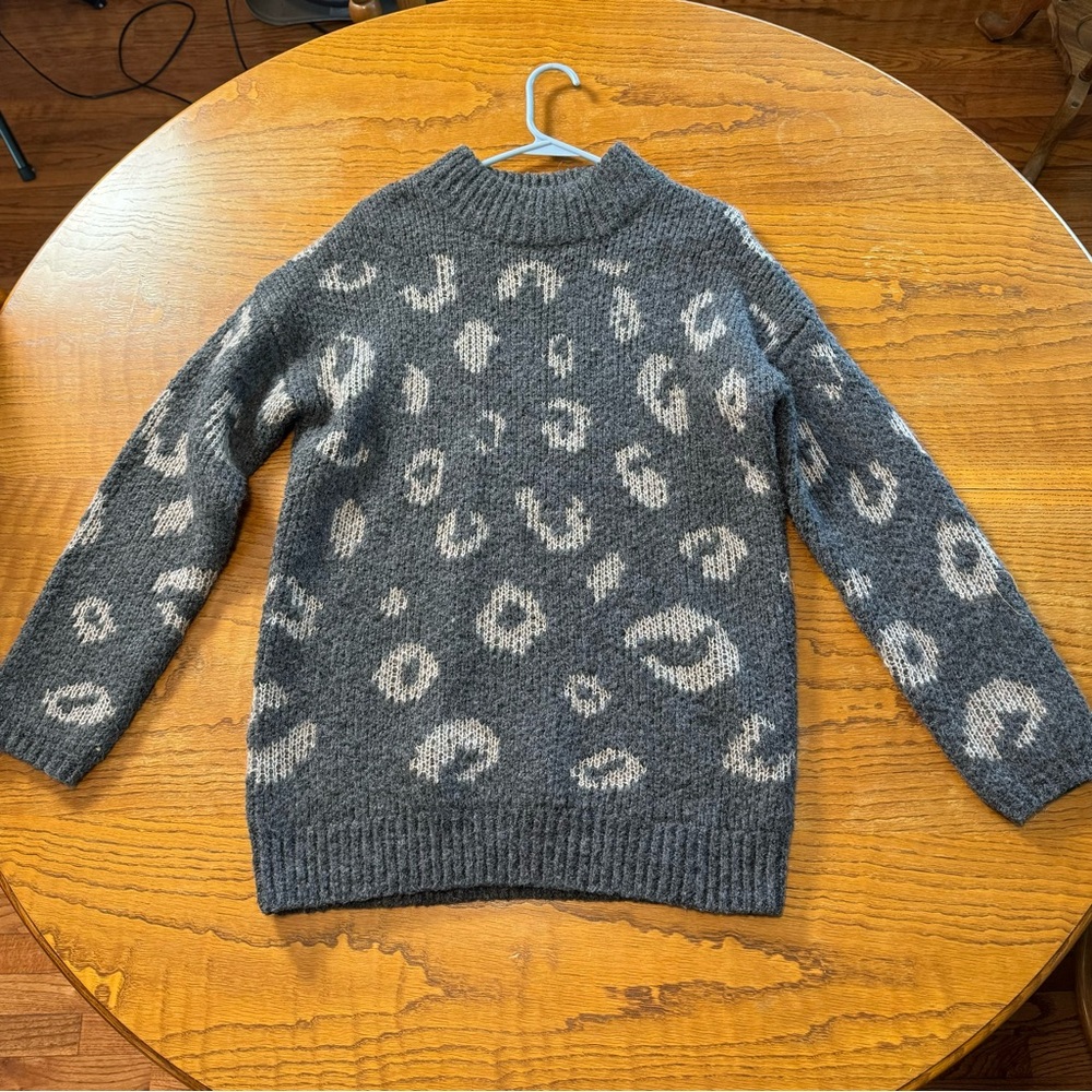 Universal Thread Spotted Gray Sweater